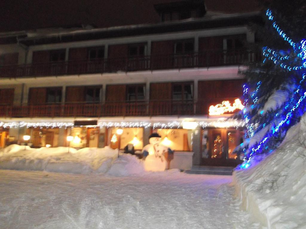 Hotel Les Mottets อุสซัวส์ ภายนอก รูปภาพ