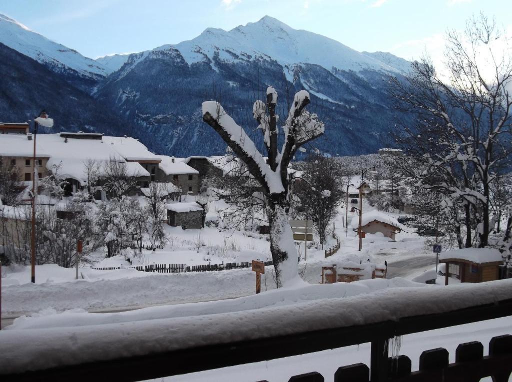 Hotel Les Mottets อุสซัวส์ ภายนอก รูปภาพ